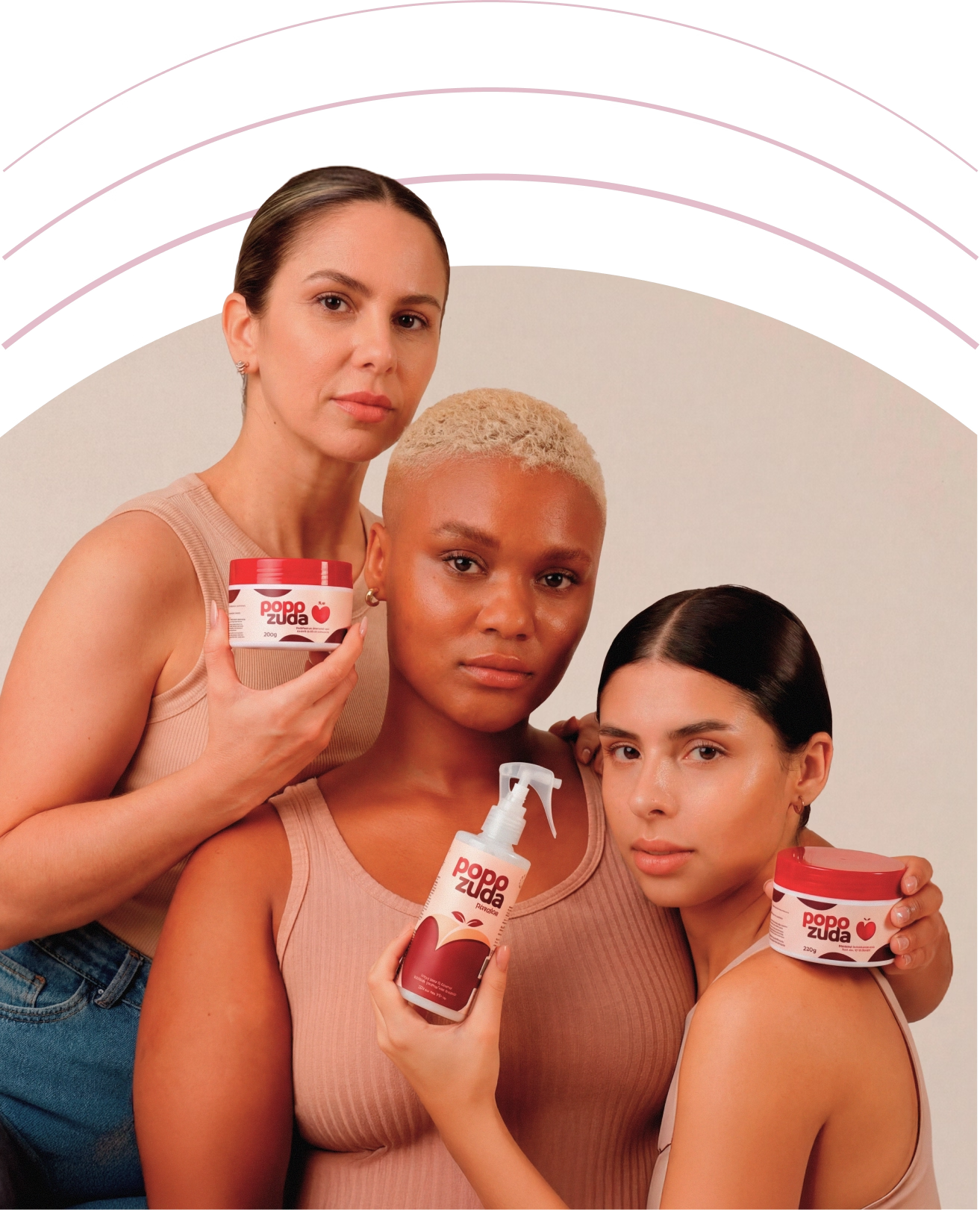 Mulheres segurando produtos Popozuda